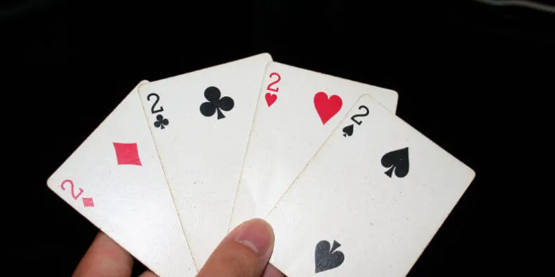 Tìm hiểu về heo đỏ trong bài Tiến Lên là gì?