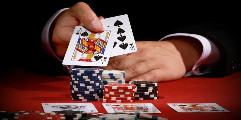 Nắm rõ luật chơi cơ bản của poker Omaha